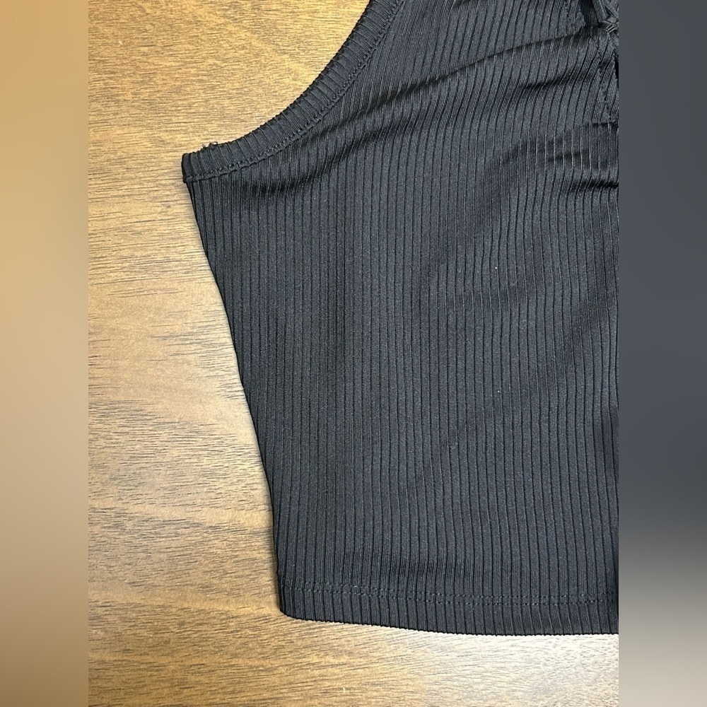 H&M Womens Top Size M Black Cropped Sleeveless Tank Stretch (0314) - Picture 6 of 8
